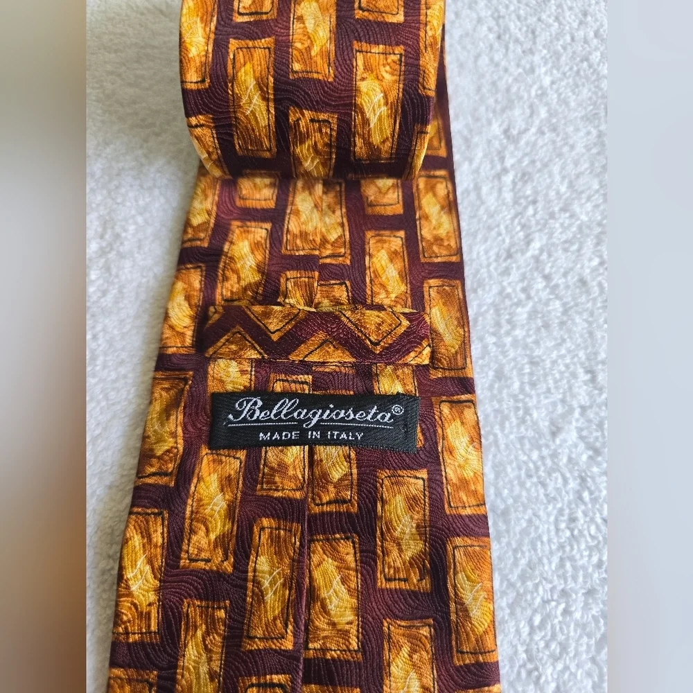 Bellagioseta Geometric Patterned Tie in Brown and Gold